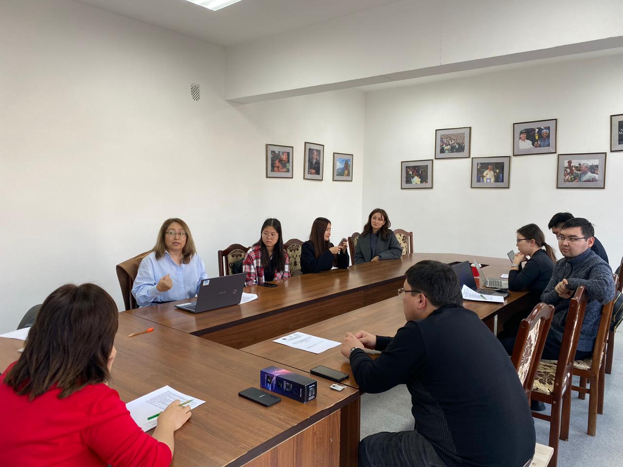 A round table on «Examining poverty through the lens of equality and inequality» held at KazNU